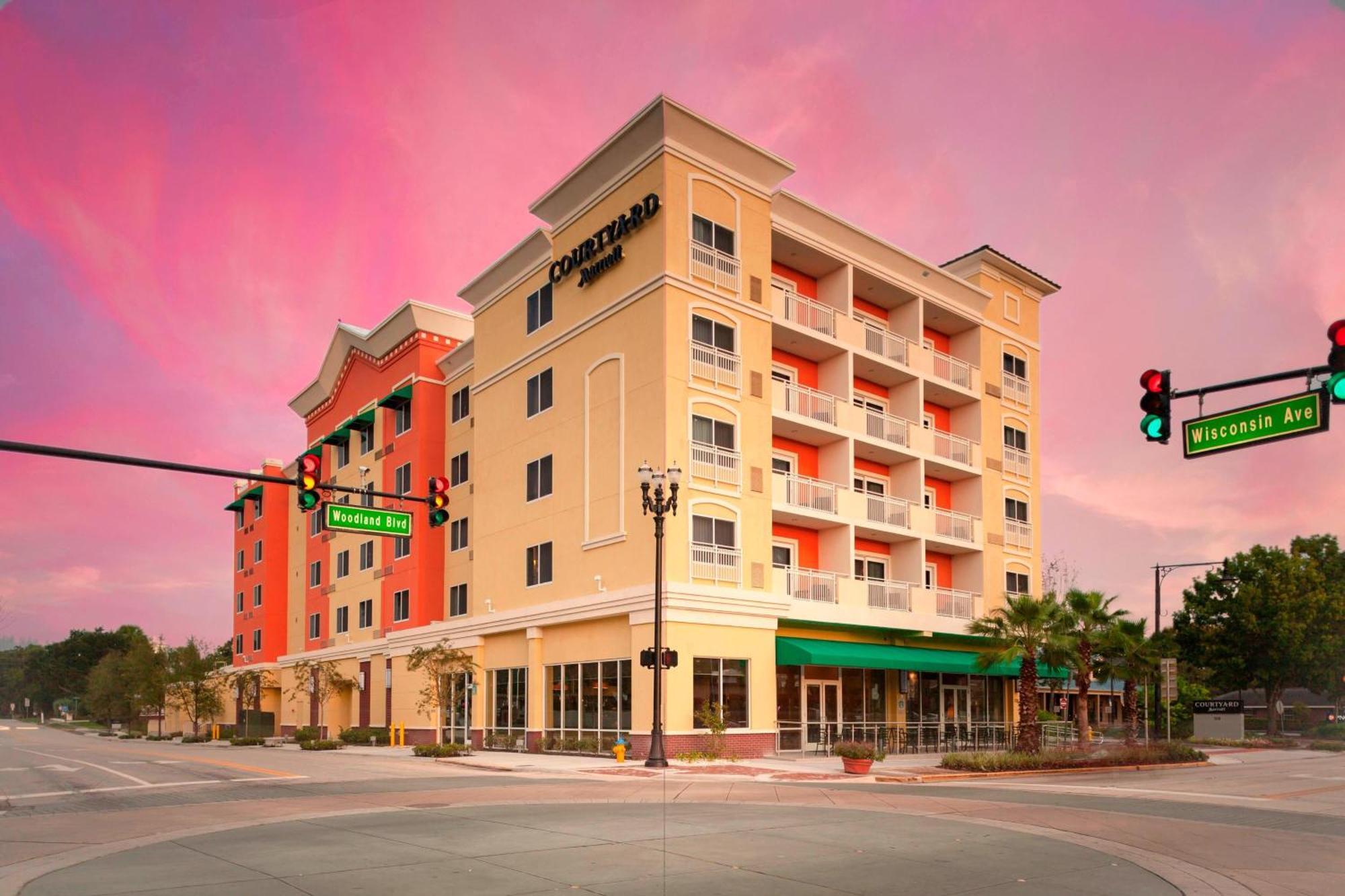 Готель Courtyard By Marriott Deland Historic Downtown Екстер'єр фото
